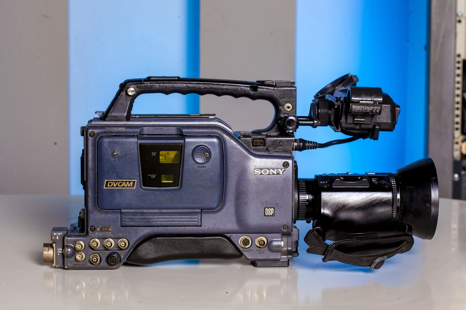 SONY-DSR-370-01-1500x1000.webp